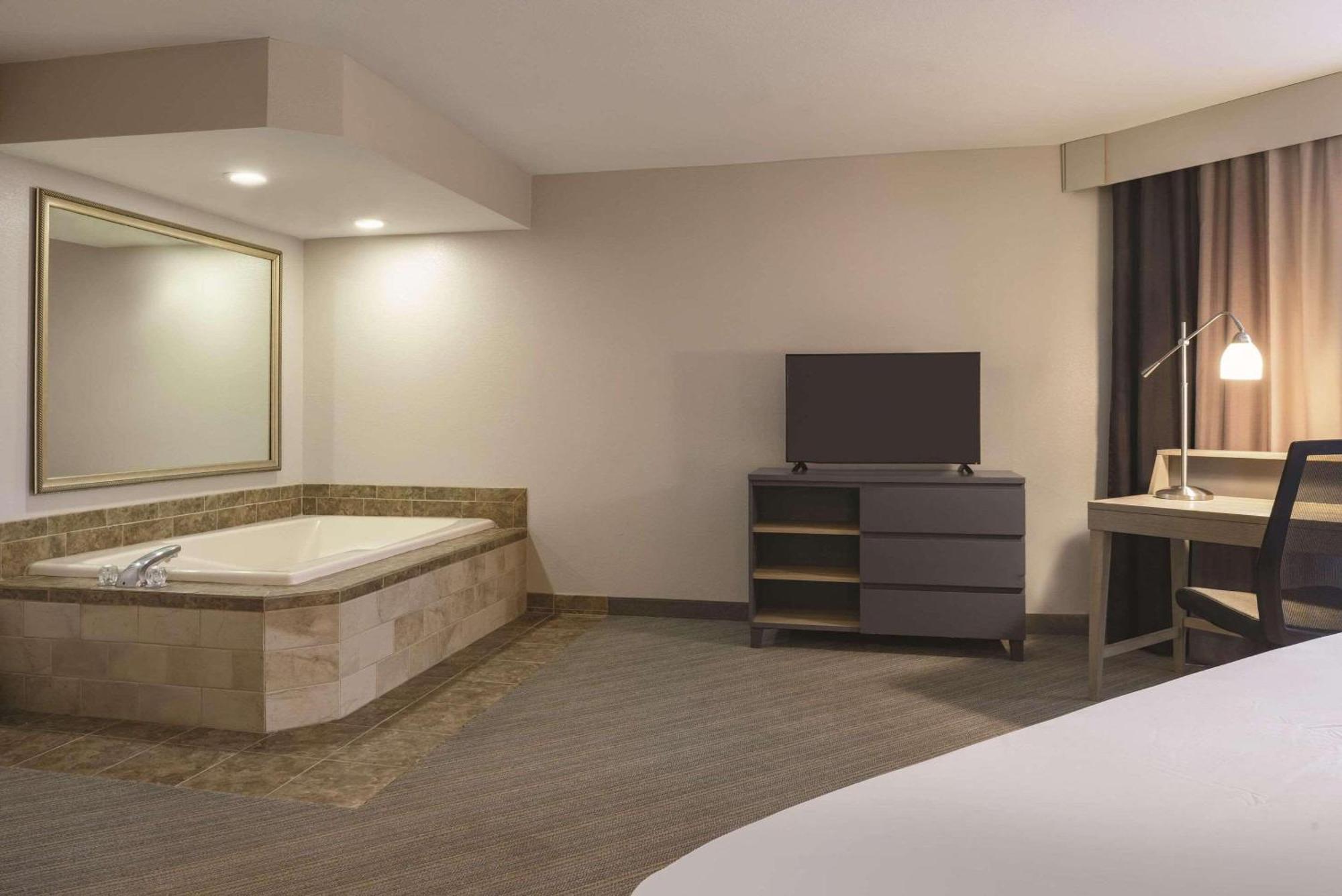 Country Inn & Suites By Radisson, Germantown, Wi Kültér fotó